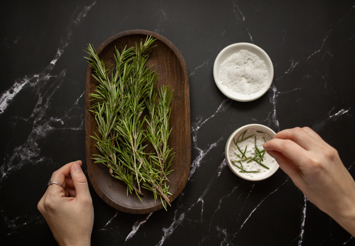 Lee más sobre el artículo Hierbas en la cocina y como utilizarlas